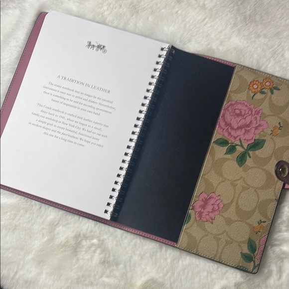 COACH Floral Tan and Pink Signature Planner cover - Picture 6 of 12